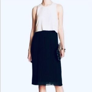Banana Republic white/black pleated skirt dress